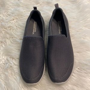 Skechers GOGA Max shoes size 10 color gray excellent condition